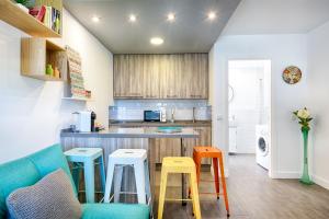 Kuchyňa alebo kuchynka v ubytovaní Beachside cosy apartment with pool