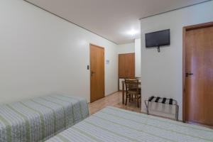 Postel nebo postele na pokoji v ubytování Cinelandia Hotel