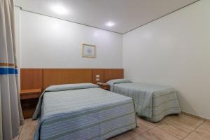 Postel nebo postele na pokoji v ubytování Cinelandia Hotel
