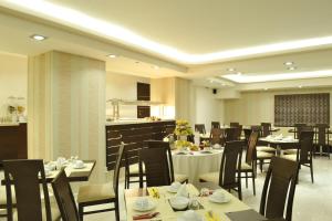 A restaurant or other place to eat at Europa Hotel