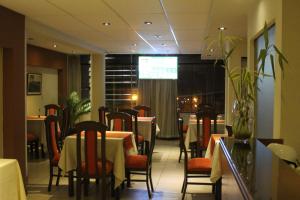 a dining room with tables and chairs in a restaurant at La Almohada del Rey in Arequipa