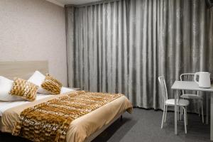 Кровать или кровати в номере Guest House on Partizanskaya