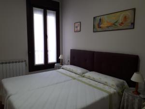 Posteľ alebo postele v izbe v ubytovaní Pension Loinaz