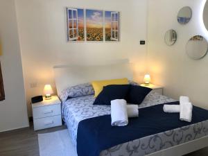 Giường trong phòng chung tại L'Antica Corte Lazzago Rooms