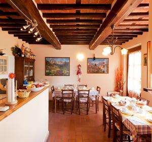 Restaurant o un lloc per menjar a Agriturismo Casolare Lucchese