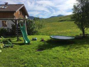 Ein Kinderspielbereich in der Unterkunft Feichtingerhof