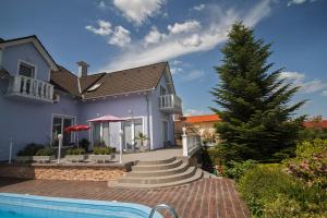 Bazén v ubytovaní Katica Apartman alebo v jeho blízkosti