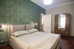 a bedroom with a bed and a green wall at Casa di Ravecca in Genova