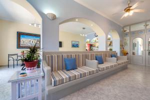 Prostor za sedenje u objektu Akis Hotel