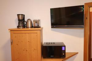 Příslušenství pro přípravu čaje a kávy v ubytování Appartement Hänsel & Gretel