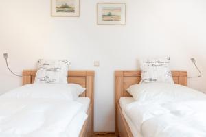 Postel nebo postele na pokoji v ubytování Ferienwohnung Mittendrin