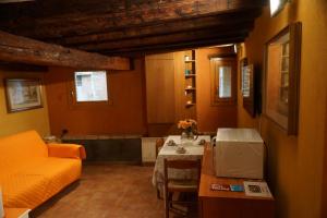 A seating area at Casa delle gondole
