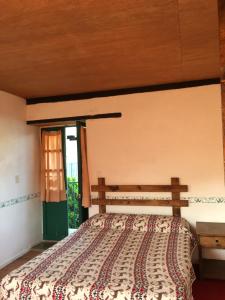Tempat tidur dalam kamar di Posada Santa María