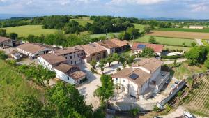 an aerial view of a large estate with houses at Agriturismo le Fontanelle da Valente in Montichiari