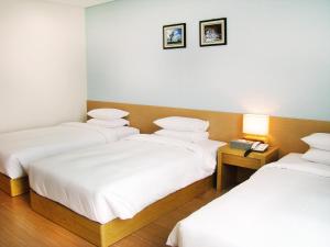 Postel nebo postele na pokoji v ubytování YOUUS Hotel