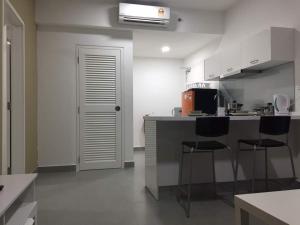 Kuchyňa alebo kuchynka v ubytovaní Mayzi Holiday Home @ Cyberjaya