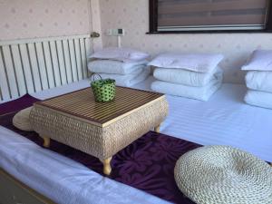 A bed or beds in a room at Tianjin Huangyaguan Great Wall Home Hotel