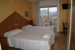 Postel nebo postele na pokoji v ubytování Hostal Sant Bernat