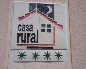 un cartel en una pared que lee Casa Ninja en Casa abuela Gaspara I, en Villalcázar de Sirga