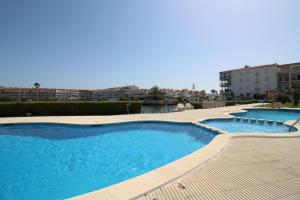 Bazén v ubytovaní Apart-rent Apartment Sant Maurici 0137 alebo v jeho blízkosti