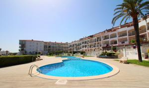 Bazén v ubytovaní Apart-rent Apartment Sant Maurici 0137 alebo v jeho blízkosti