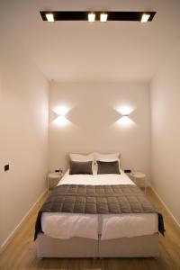 En eller flere senge i et værelse på Premium Apartments