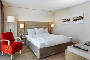 Rúm í herbergi á H4 Hotel Solothurn