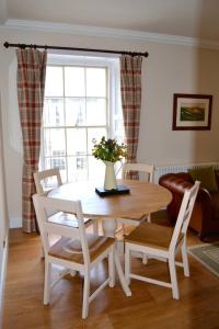 ALTIDO Stylish Apartment in Trendy New Town Location