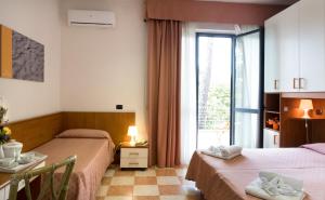 Säng eller sängar i ett rum på Hotel Maita