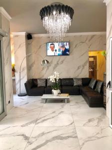 TV a/nebo společenská místnost v ubytování Hotel Bolzano + 37 fotografií