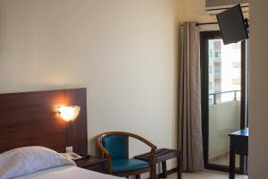 Ліжко або ліжка в номері Hotel Avenida Praia