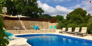Bazén v ubytovaní Arianella Holiday Home Penedes alebo v jeho blízkosti
