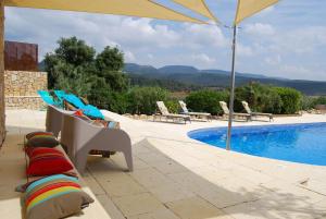 Bazén v ubytovaní Arianella Holiday Home Penedes alebo v jeho blízkosti