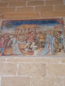 una pintura al costado de una pared de ladrillo en Il Nido 3 en San Vito lo Capo
