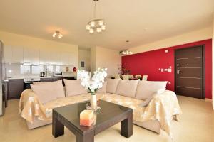 A kitchen or kitchenette at Luxury Suites in Stavromenos