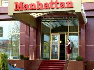 Majutusasutuse Manhattan Hotel & Restaurant fassaad või sissepääs