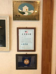 Certifikát, hodnocení, plakát nebo jiný dokument vystavený v ubytování Long Hong