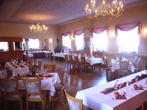 Restaurace v ubytování Gaststätte & Pension Jiedlitz + 16 fotografií