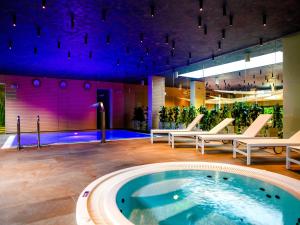 Bazén v ubytovaní Golden Tulip Międzyzdroje Residence alebo v jeho blízkosti