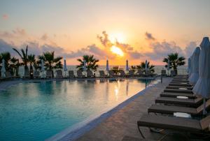 Swimmingpoolen hos eller tæt på Louis Paphos Breeze