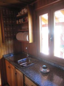 Kuchyň nebo kuchyňský kout v ubytování Casa de Madera + 37 fotografií