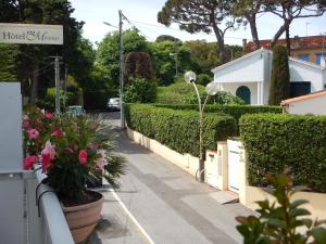 Сад в Hotel Miramar- Cap d'Antibes - La Garoupe plage