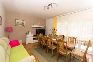 Kuchyňa alebo kuchynka v ubytovaní Apartman Domić + 4 fotografie