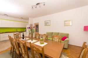 Posedenie v ubytovaní Apartman Domić