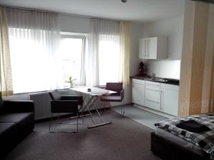 a kitchen and a living room with a table and chairs at Altstadtappartement Königswinter in Königswinter