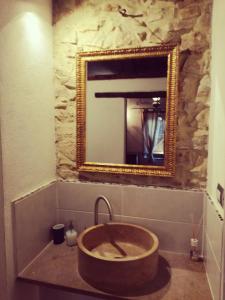 a bathroom with a bowl sink and a mirror at Agriturismo Il Cocco in Montalcino