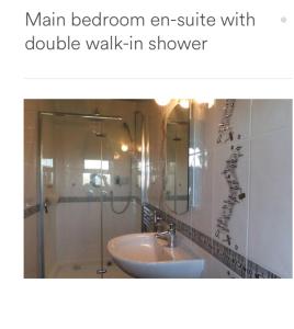 Koupelna v ubytování Tobernaglough Wexford pet friendly country b&b + 37 fotografií