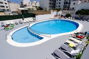 a swimming pool on the roof of a building at Apartamentos Marian in San Antonio