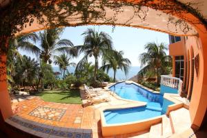 Bazén v ubytování Hotel Villa Tropical nebo v jeho okolí