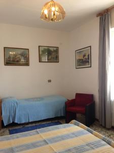 Tempat tidur dalam kamar di Garnì Marika